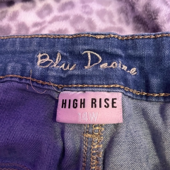 RIPPED JEANS - Picture 4 of 5